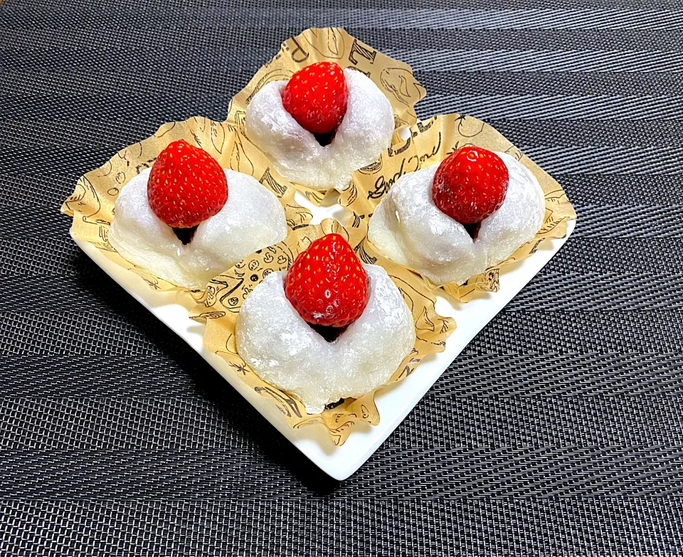 いちご大福🍓切り餅をチンして、ハイ、出来上がり💕|acoさん