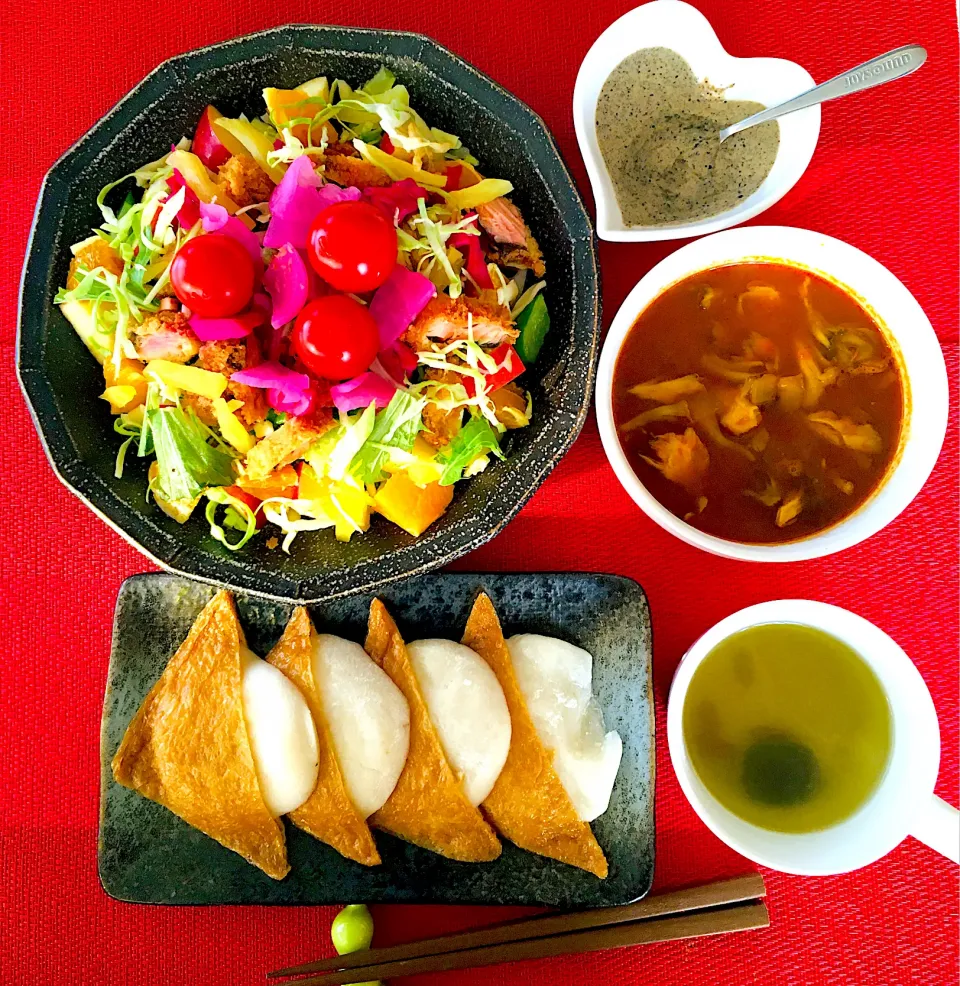 ハッピーモーニングセット🤗稲荷餅😋ハッピーサラダ🥗黒胡麻ドレッシングで😋紅ナツメとクコの実入り煎茶🍵舞茸入りスープカレー🍛朝カレー231日目💪💖|HAMI69さん