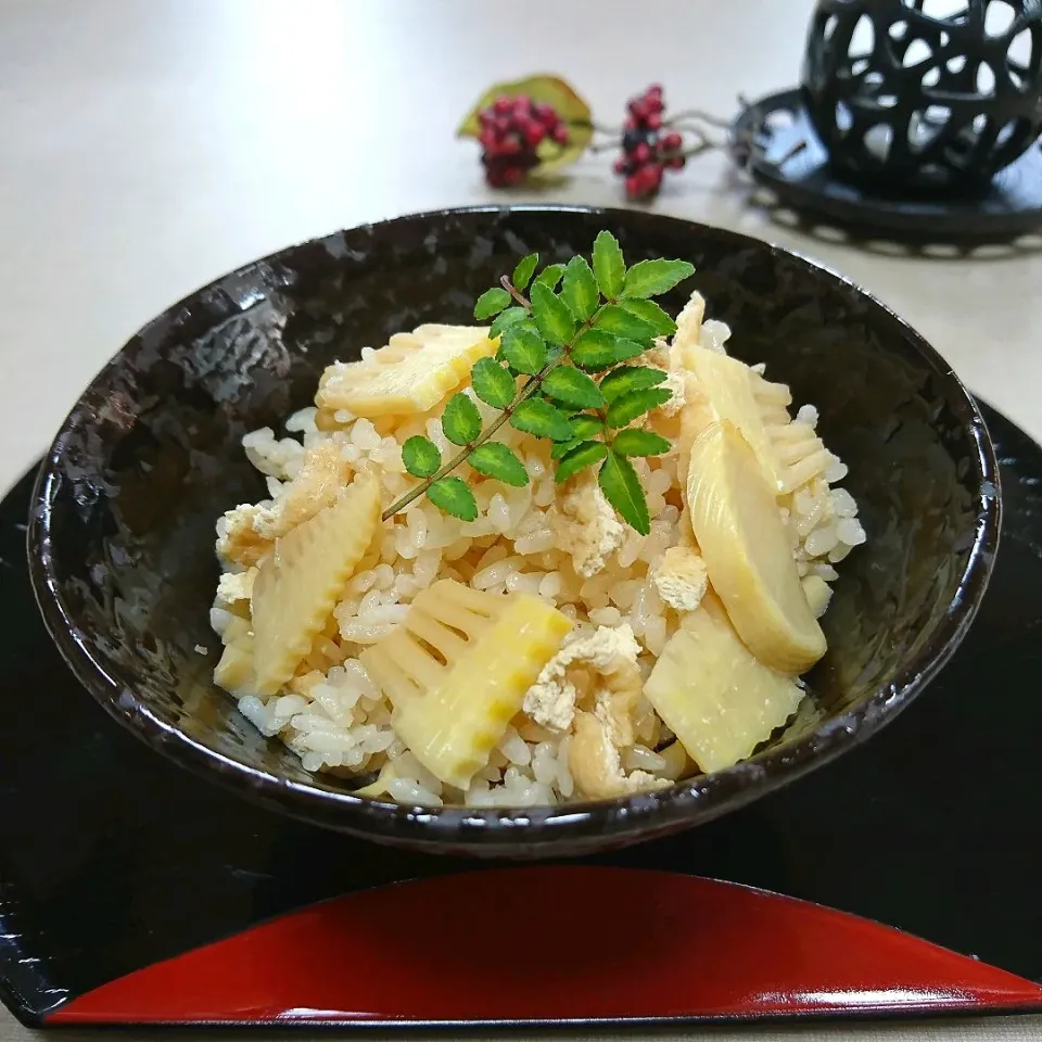 Snapdishの料理写真:たけのこにしっかり味付け♪たけのこご飯|Kaorinboさん