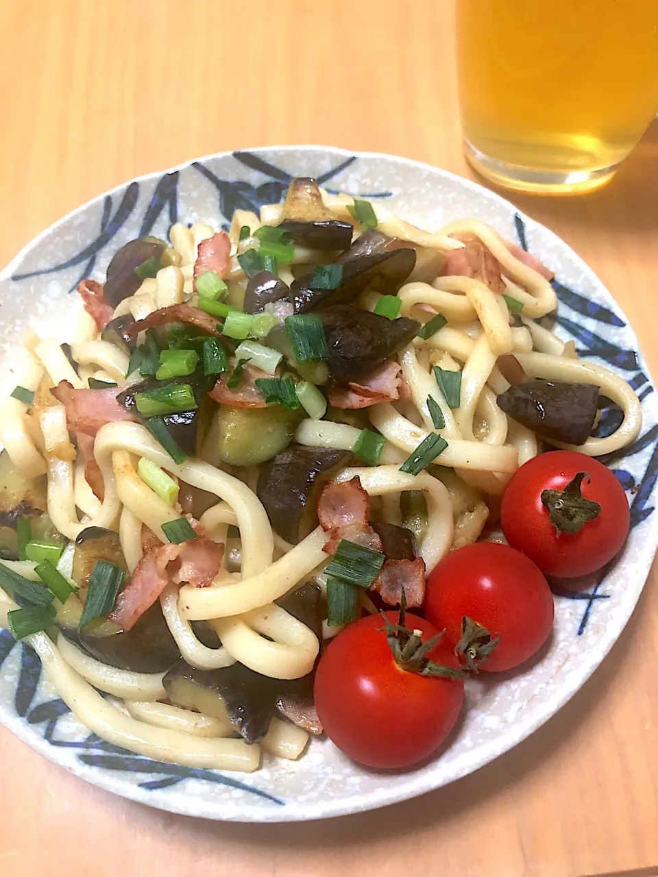 なすとベーコンの焼うどん|黒蜜きなこさん