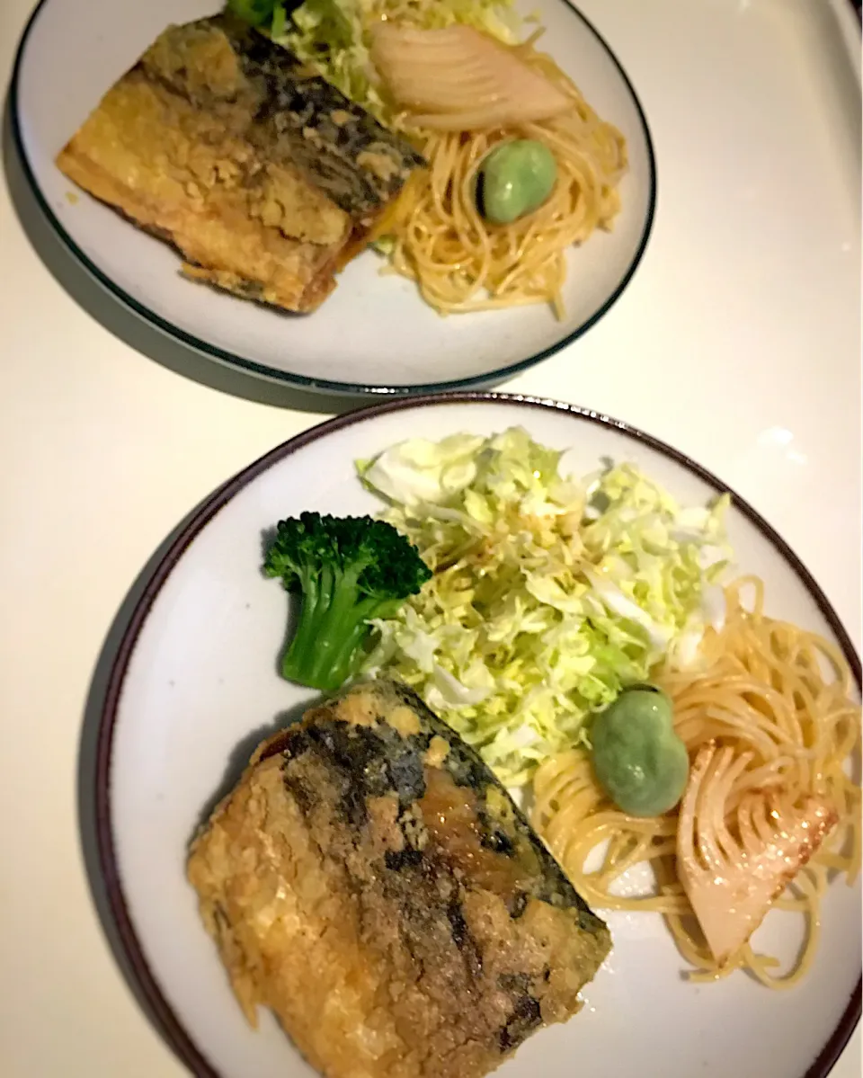 Snapdishの料理写真:サバのカレー風味ソテー&春パスタ添え|めんちゃんさん