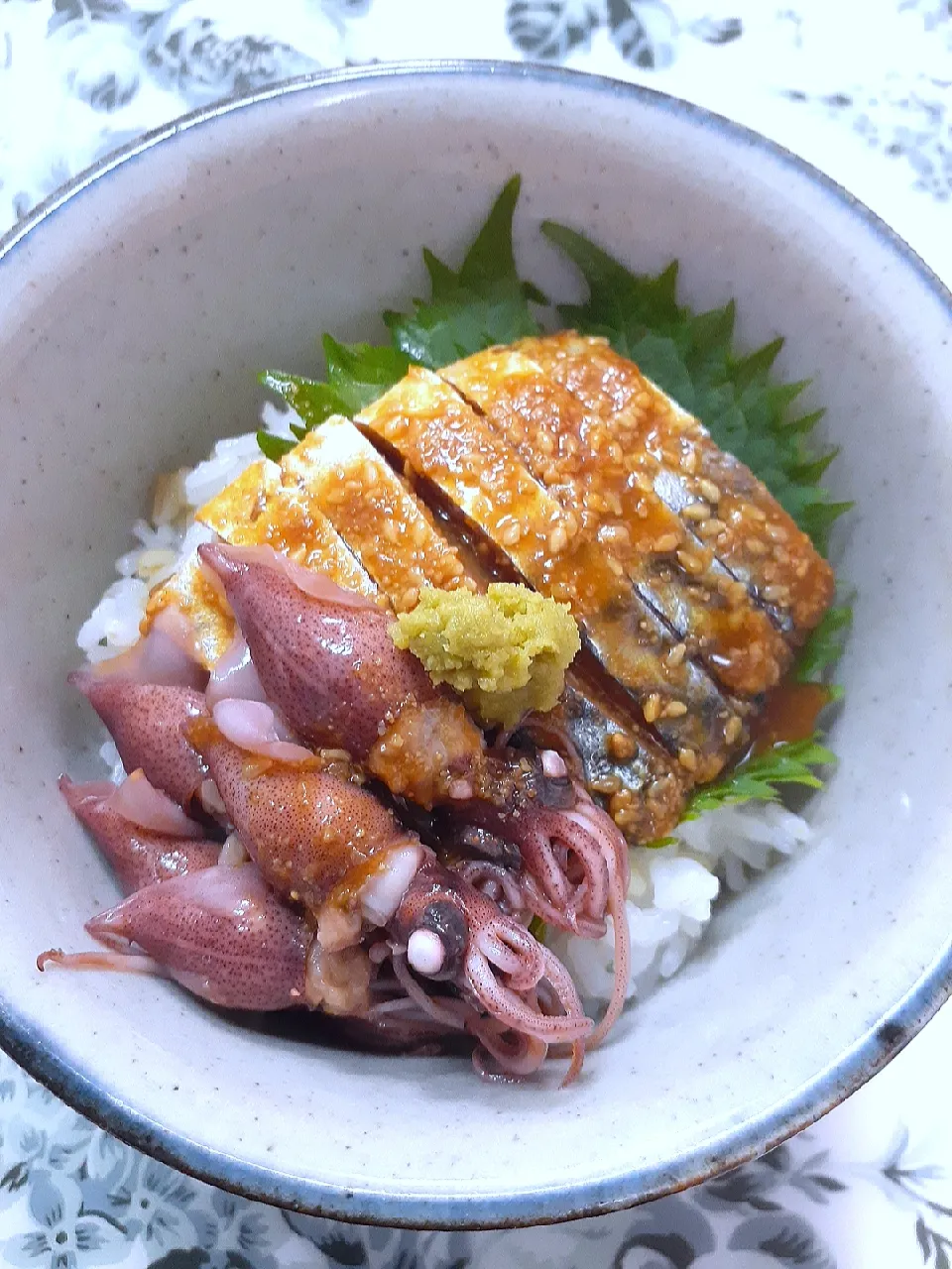 Snapdishの料理写真:🔷🐟漬け鯖と🦑蛍烏賊の丼🔷|@きなこさん