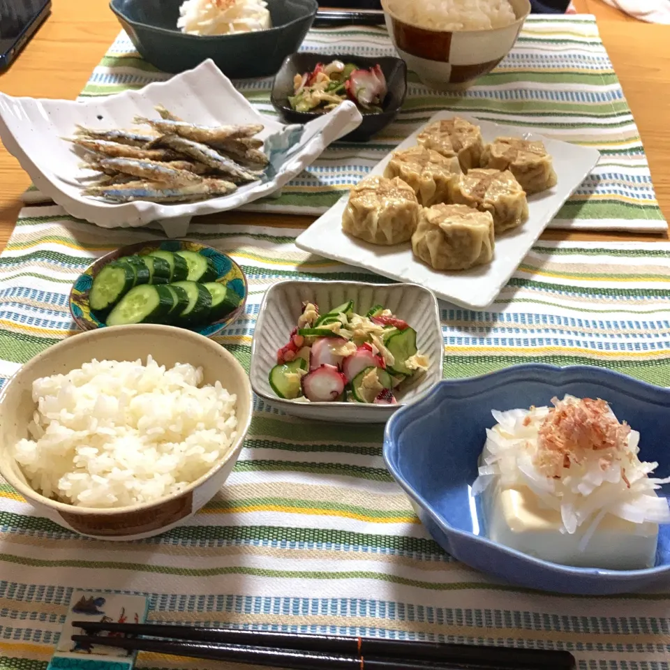 Snapdishの料理写真:きびなごの唐揚げ、焼売、きゅうりの糠漬け、蛸ときゅうりと湯葉の酢の物、冷奴|ツインうさぎさん