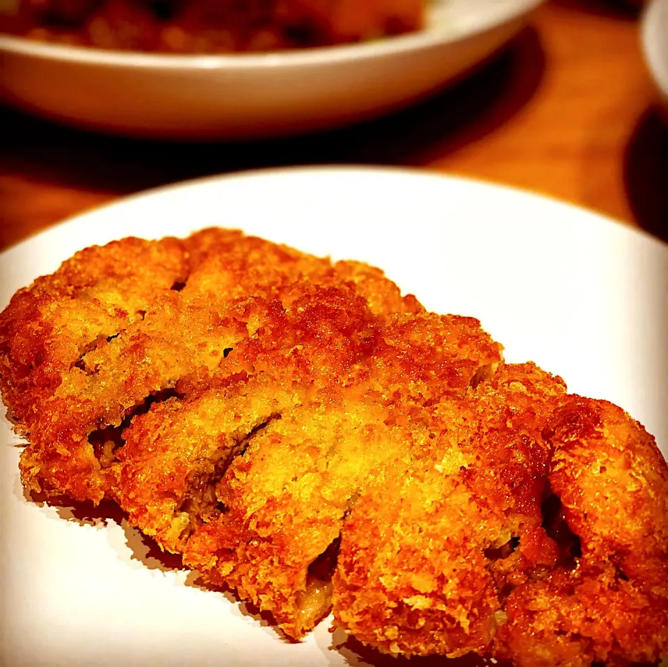 Homemade Breaded Pork (Katsu) deep fried with Boiled Rice and spicy Pork & Apple Curry 🍛 #katsu #pork #curry #homecooking #chefemanuel #tokyo 
#freshlymade  #i|Emanuel Hayashiさん