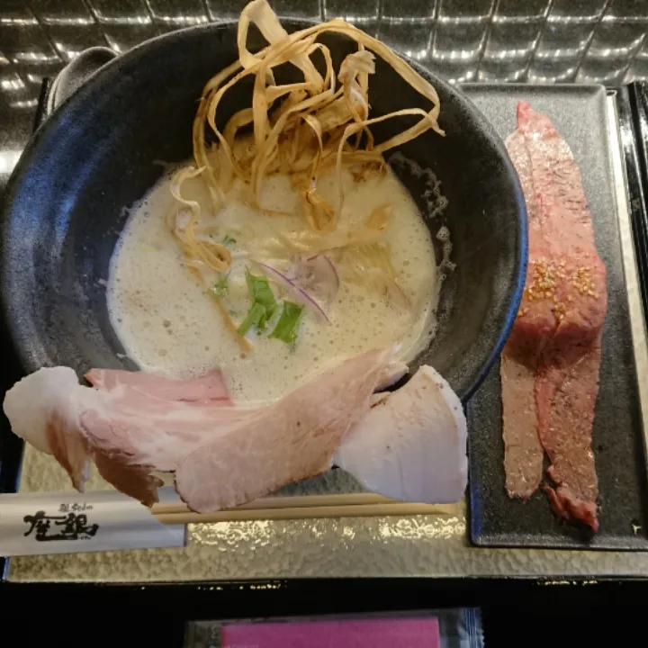 鶏のラーメンと肉寿司|たつかばさん