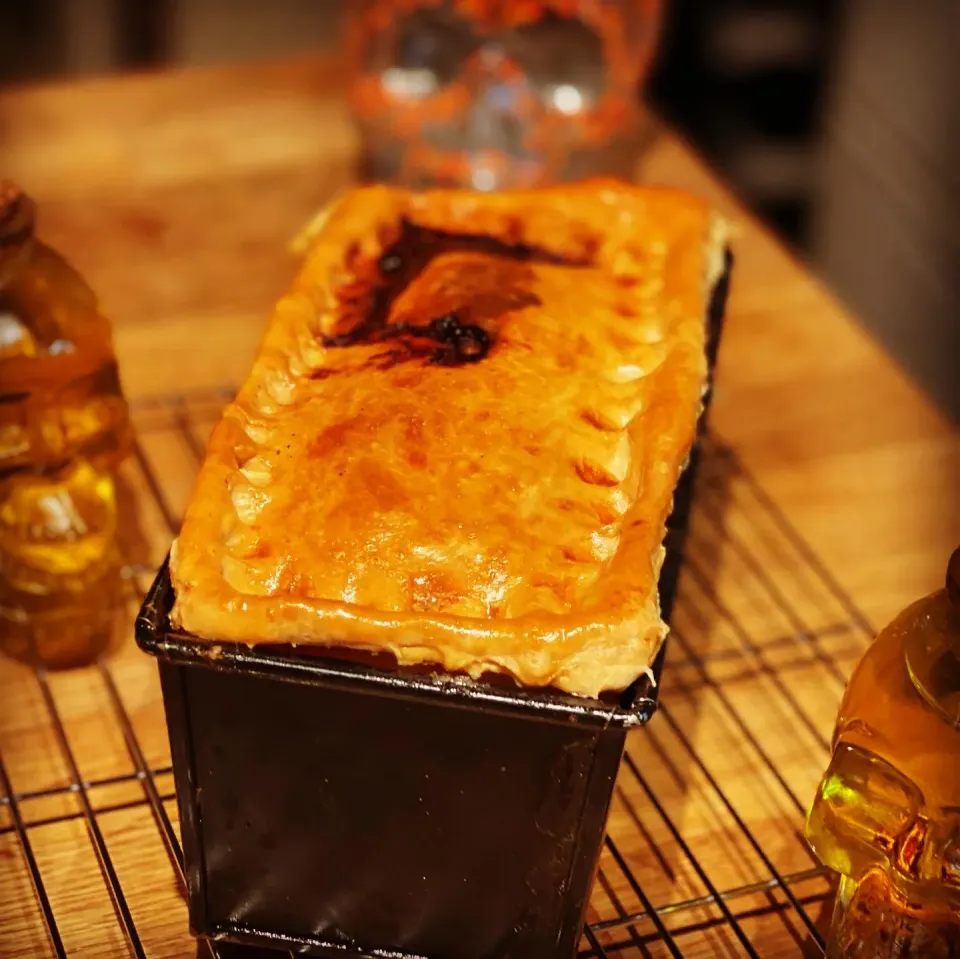 Just finished baking my Pork onion & Apple Pie letting it cook down 
My first time at making|Emanuel Hayashiさん