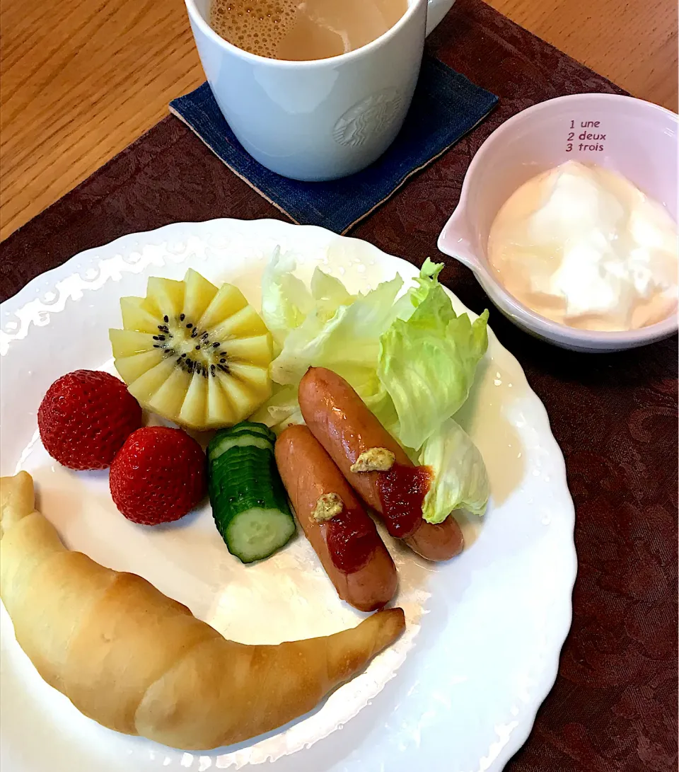 Snapdishの料理写真:モーニングプレート塩パン|sobacoさん