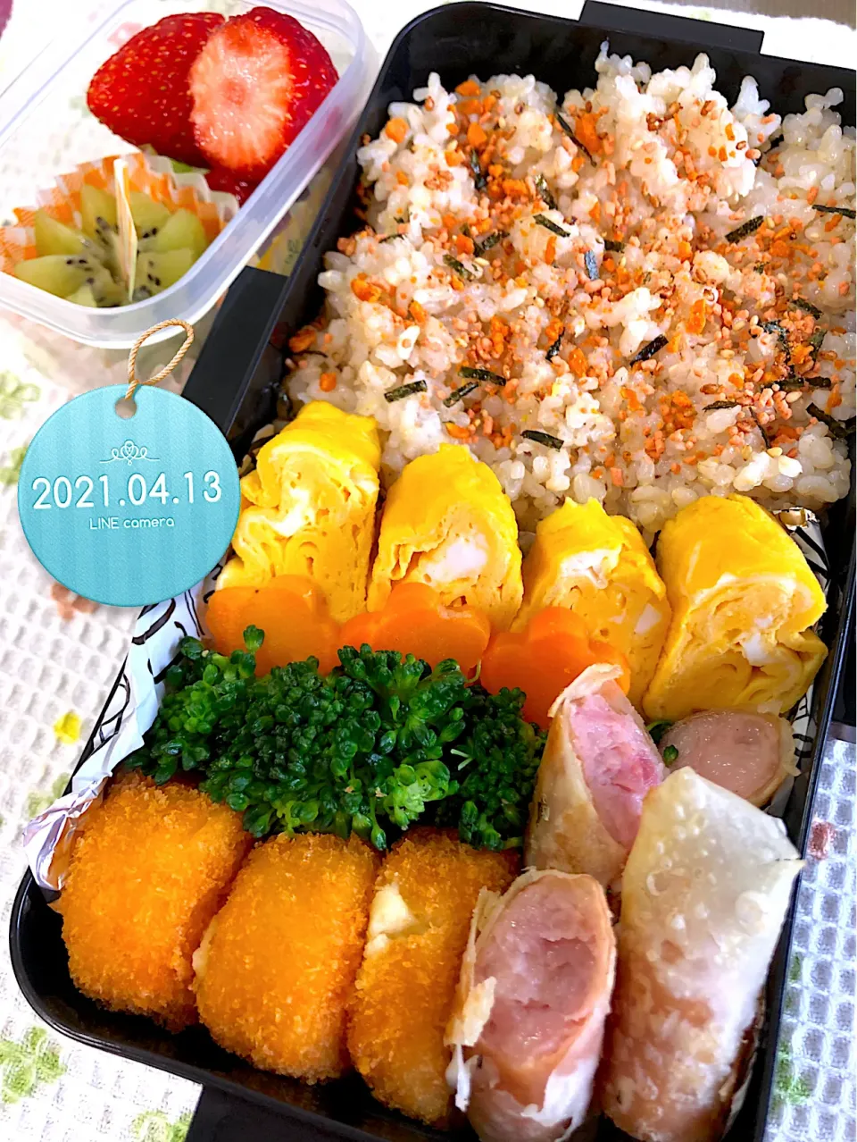 Snapdishの料理写真:焼売の皮ウィンナー巻き息子お弁当|harutomomamaさん