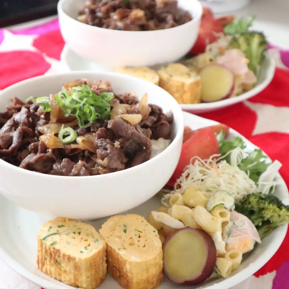 高校生男子＆中学生男子の午前授業で置きランチ🍱すき焼き煮丼|なかじー。さん