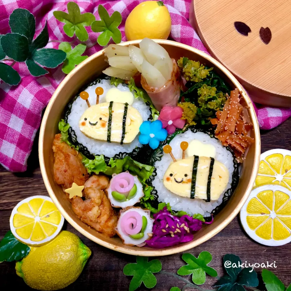 Snapdishの料理写真:ハチさんおにぎり弁当|Akiyoෆ¨̮⑅さん