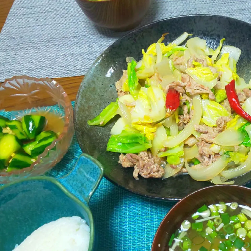 ◇豚肉とキャベツのピリ辛みそ炒め
◇きゅうりのしょうが醤油浸け
◇えのきの味噌汁|ぶるー子さん