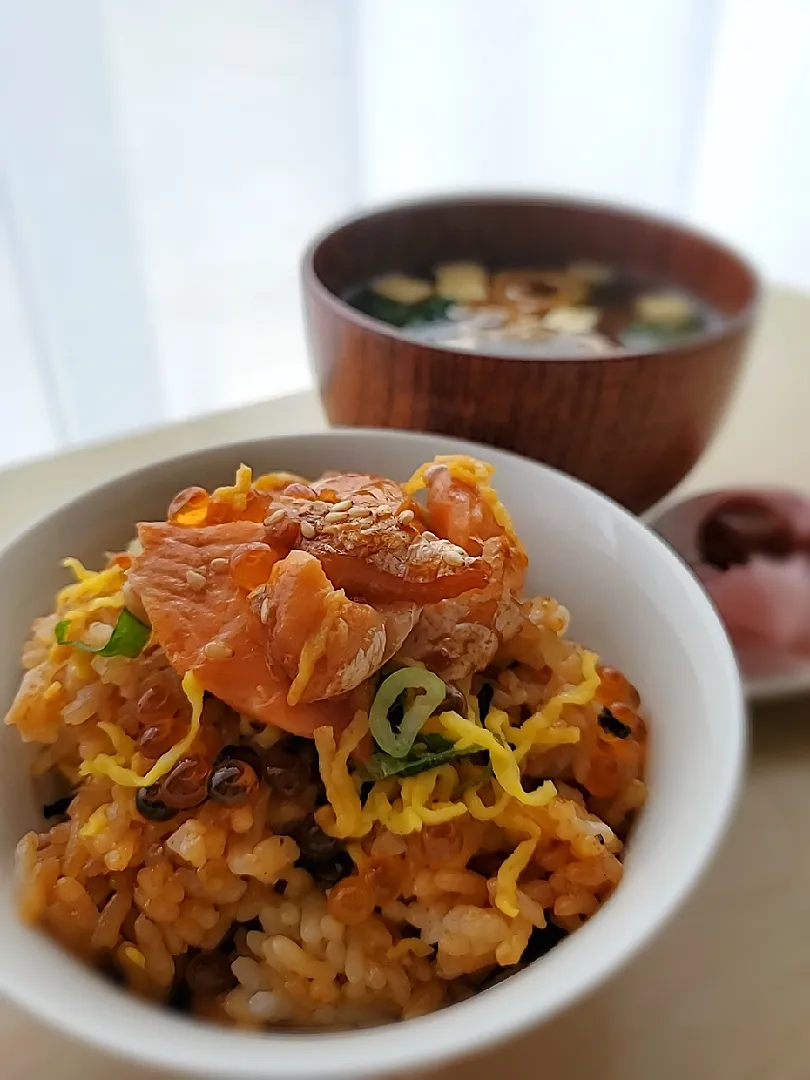 鮭はらこ飯と赤だし

No cooking 

お惣菜にアマノフーズ
よき私のパートナーです。

定休日の朝ごはん|みるくここあさん