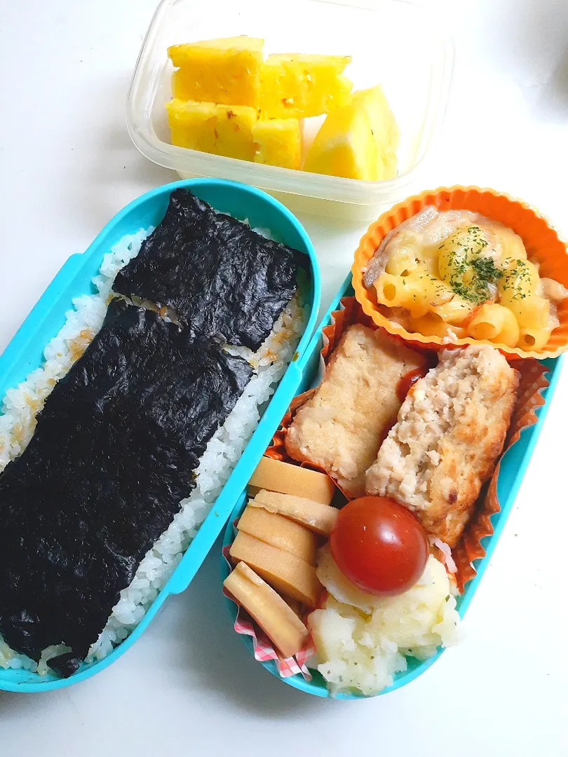 ☆中学生弁当☆のり弁。ミートローフ。マカロニグラタン。ミニトマト。粉ふきいも。土佐煮。パイナップル|ｼｮｺﾗさん