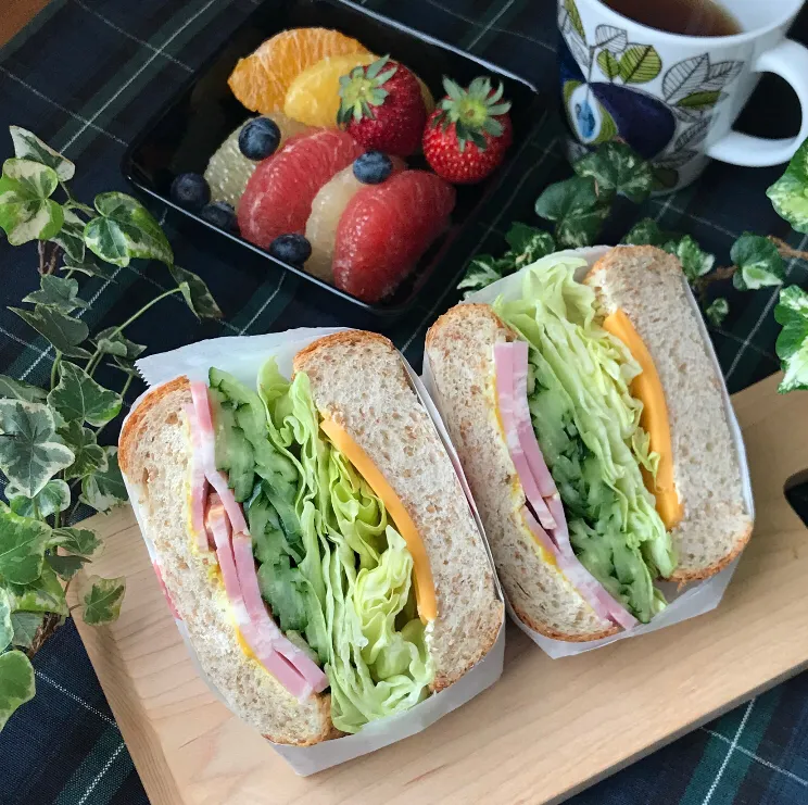 🥪😊好きなもの沢山〜♬BLCCサンドと果物いっぱい❣️|Hollyさん