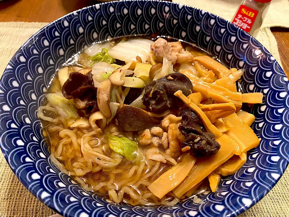 Snapdishの料理写真:佐野ラーメン野菜炒めのせ|Hiropanさん