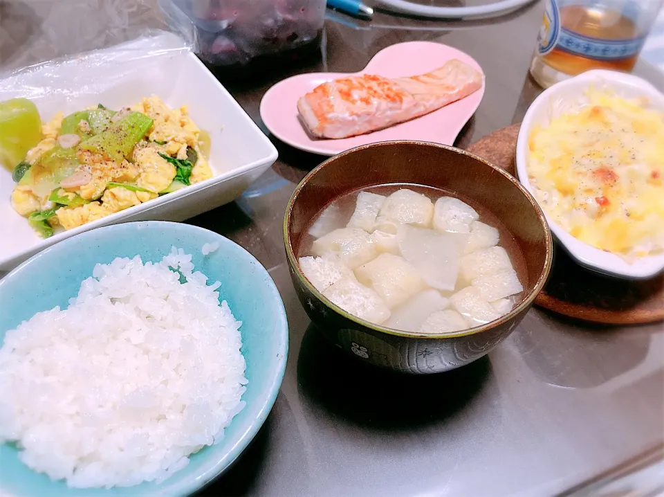 焼き鮭 チンゲン菜と卵炒め 新玉ねぎのグラタン|ころろんさん