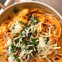 Snapdishの料理写真:Pasta with prawn in tomato cream sauce|karen limさん