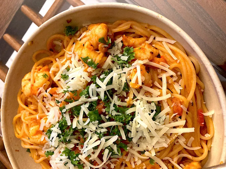 Pasta with prawn in tomato cream sauce|karen limさん