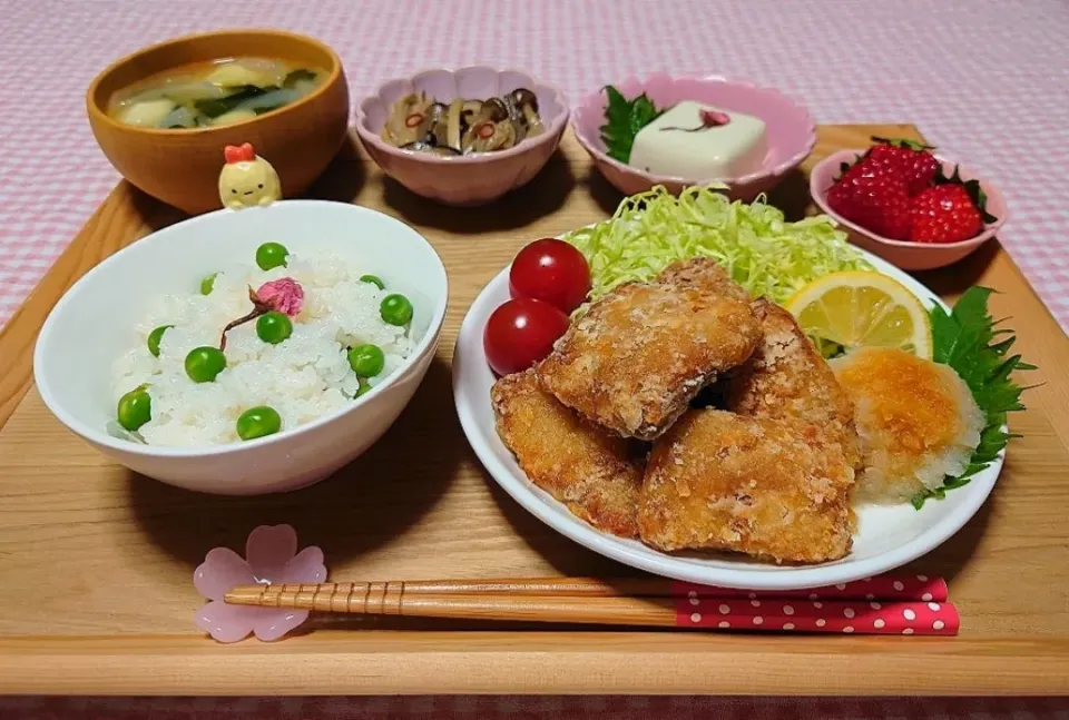 ❁鯖の竜田揚げ
❁きのことこんにゃくのきんぴら風
❁枝豆豆腐
❁豆ごはん
❁春野菜とわかめのみそ汁
❁いちご🍓|みかんちょこさん