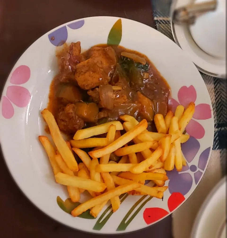 Snapdishの料理写真:Air Fried fries and chicken stew.|BayIslands Spiceさん