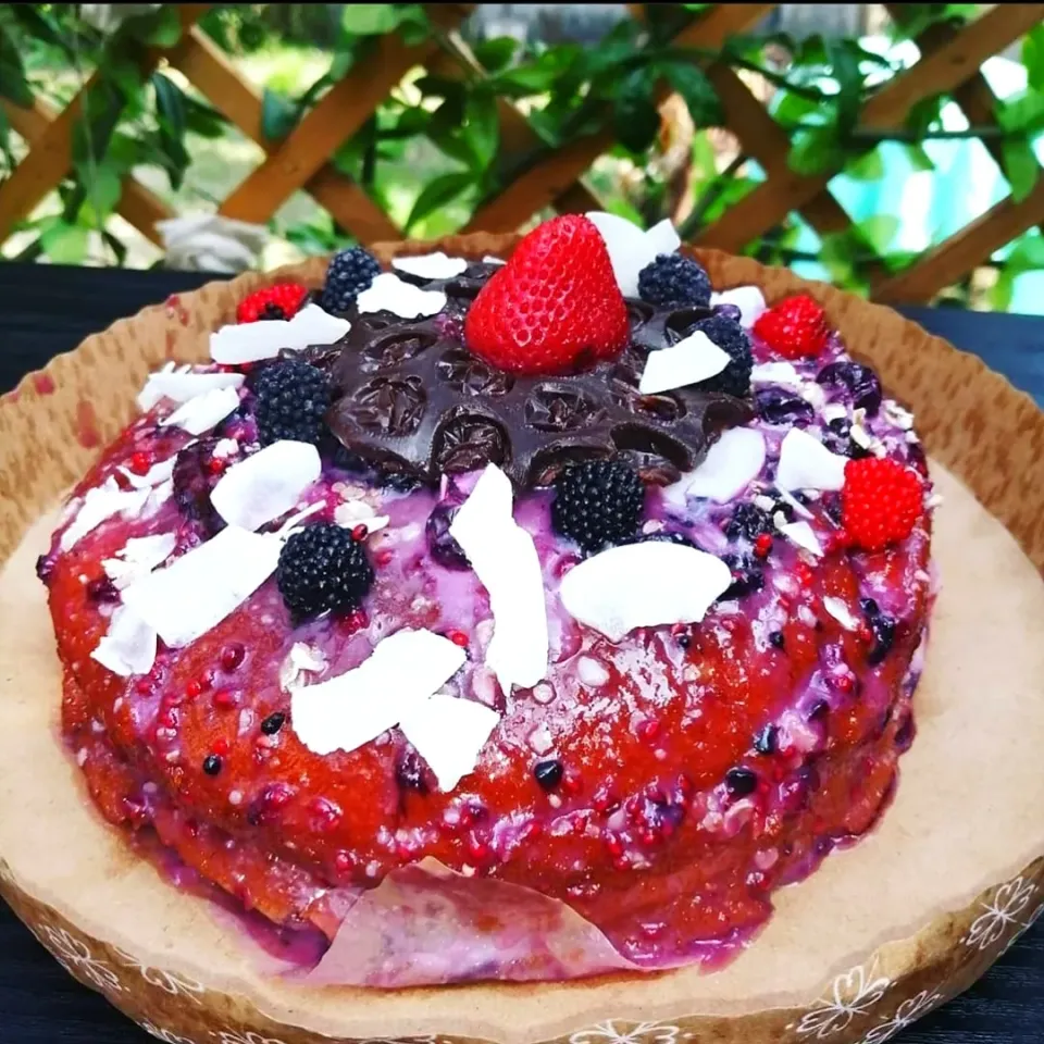 sponge cake with berries|Mary👩🏽‍🍳さん