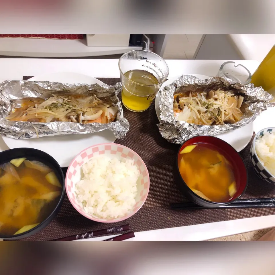 Snapdishの料理写真:鮭のホイル焼き🐟|ちっちょんさん