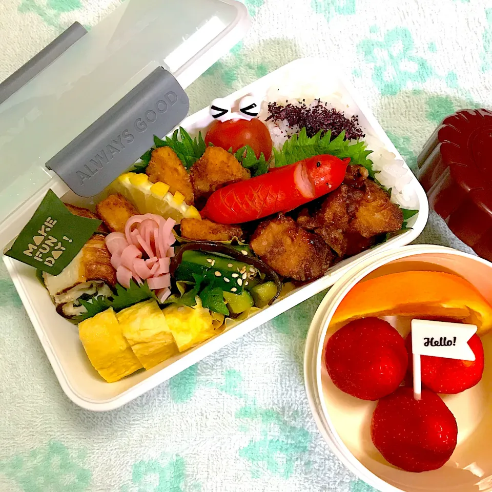 JK弁当🍱〜山芋唐揚げ・揚げシュウマイ・ちくわチーズくるくる(大葉明太マヨ)・玉子焼き・きゅうり塩昆布和え🥒・いちこ|華恋さん