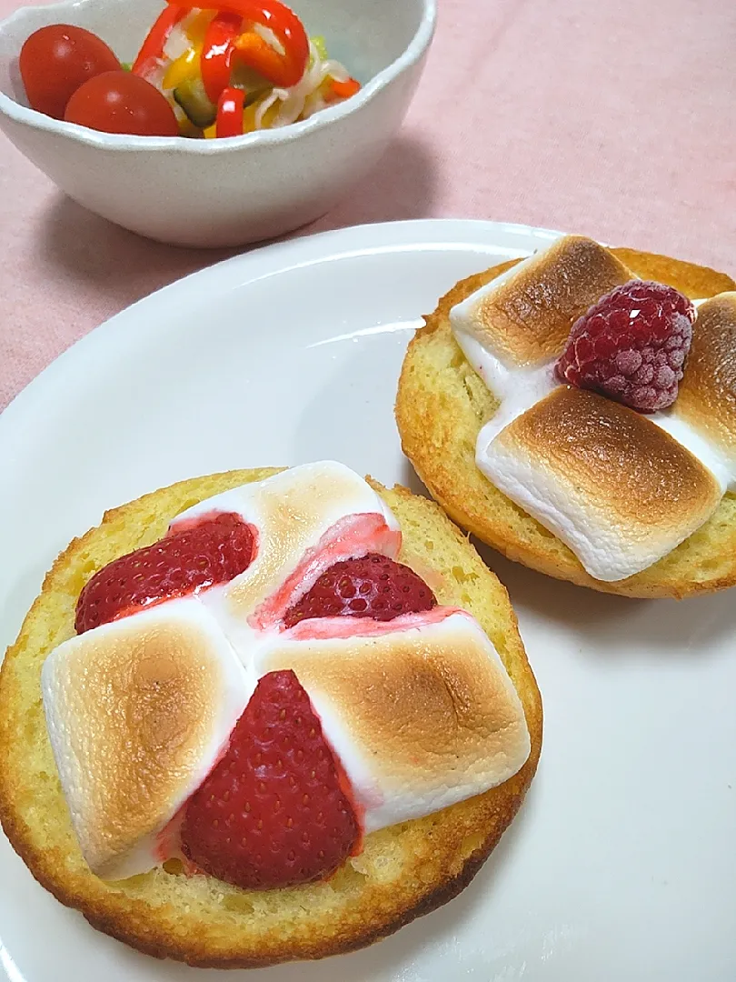 Snapdishの料理写真:☆今日の朝ごはん☆　マシュマロトースト|hamamaさん