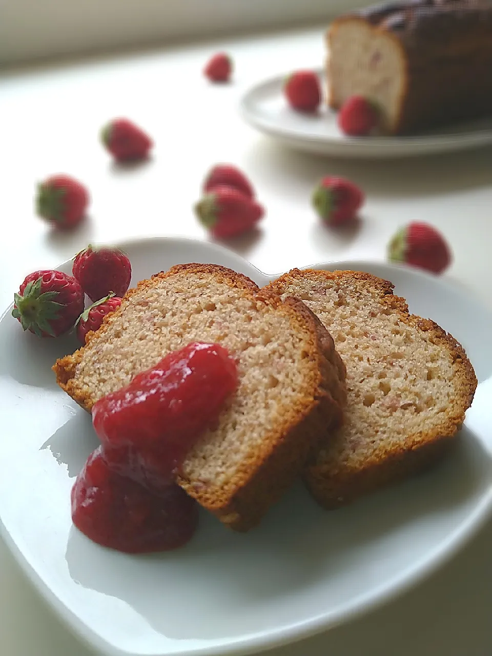 Snapdishの料理写真:いちごパウンドケーキ🍓|まめころさん