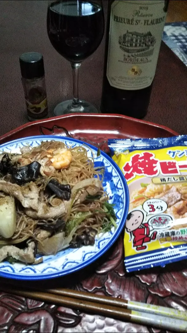 生きくらげ、山芋、海老いり焼きビーフンは、バターとバルサミコ酢と、ガラムマサラ。|ミントさん