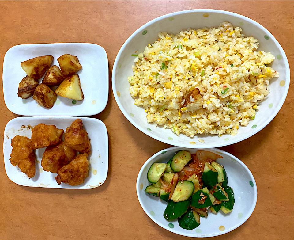 Ifthar menu for the 2nd of Ramadhan this year: cha-han, cucumber kimchi, fried potatoes and karaage. Alhamdulillah