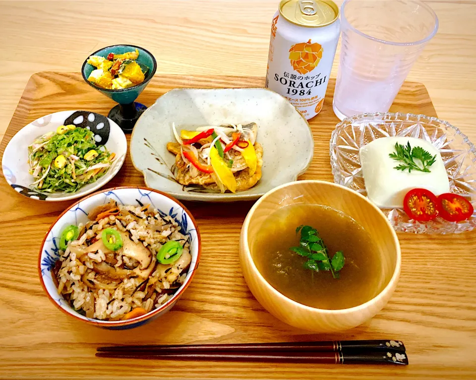 今日の夕食　炊き込みご飯　鯵の南蛮漬け　枝豆豆腐　コールスロー　カボチャとクリチとナッツのサラダ　とろろ昆布のお澄まし|ふわ猫はなちゃんさん