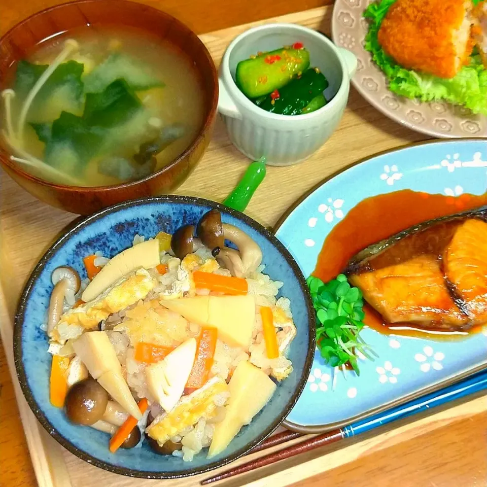 タケノコの炊き込みご飯🍚|とししいたけさん