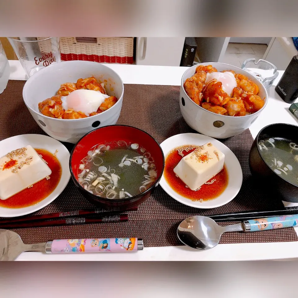 ヤンニョムチキン丼🥚|ちっちょんさん