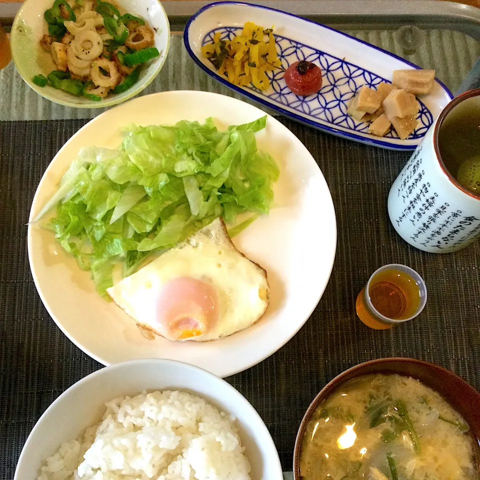 2021年4月15日男前美容師の手作り朝ごはん　目玉焼き　ピーマンとちくわ炒め　筍煮　タクアンとシソ和え　ほうれん草と玉ねぎ溶き卵味噌汁　美味しくいただきました😄|Booパパさん