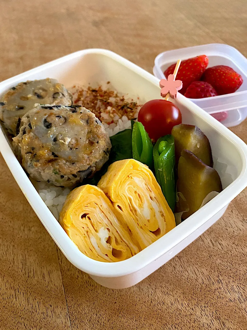 Snapdishの料理写真:レンコンとひじきつくねのお弁当|Sakikoさん