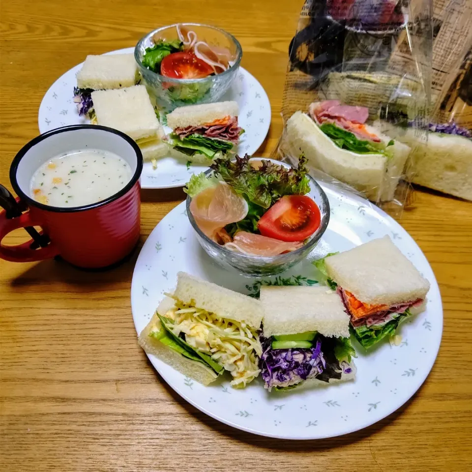 Snapdishの料理写真:『自家製角食でサンドイッチ朝ごはん❤️』|seri-chanさん