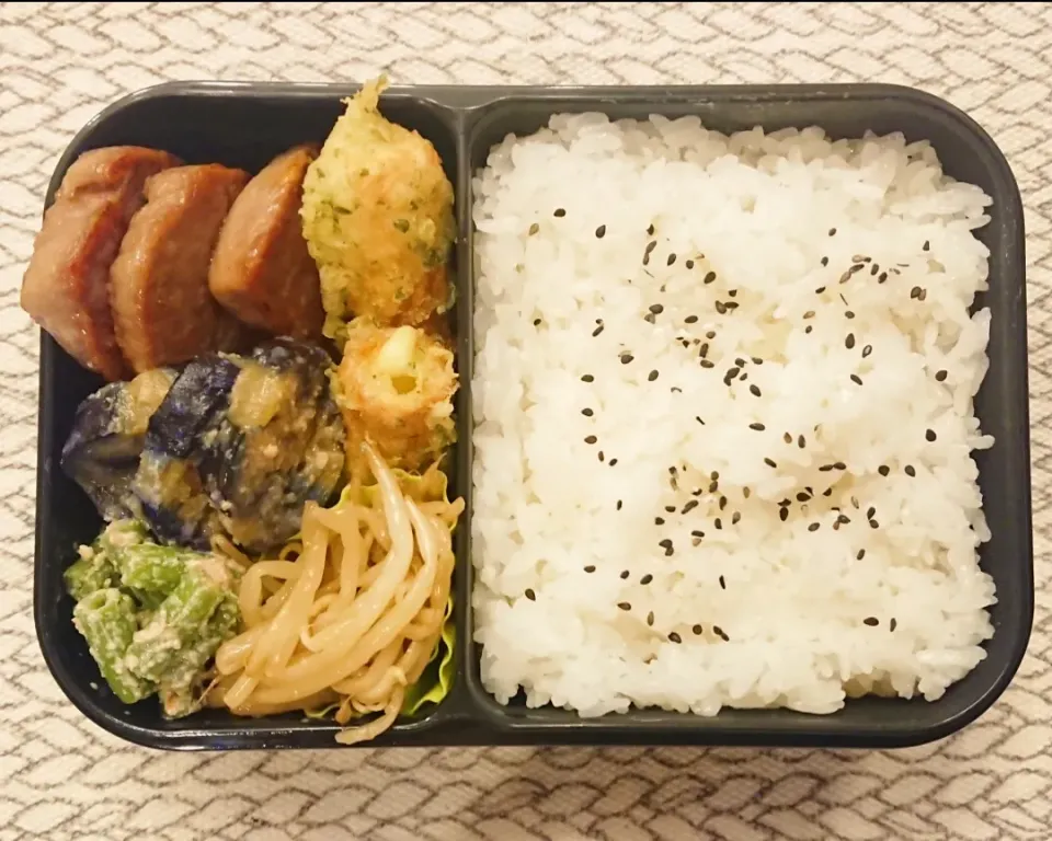 Snapdishの料理写真:塩豚＆チーズ入りちくわの磯辺揚げ弁当|Yuriさん