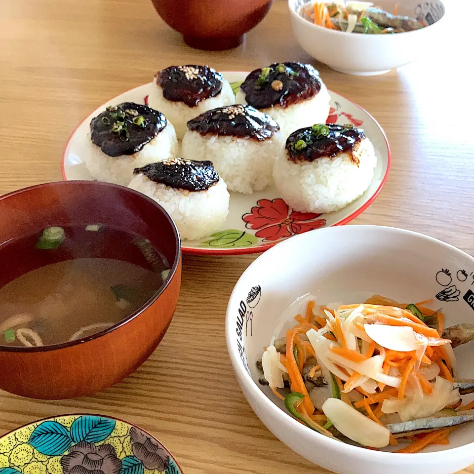 味噌焼きむすび、南蛮漬けの残り|ツインうさぎさん