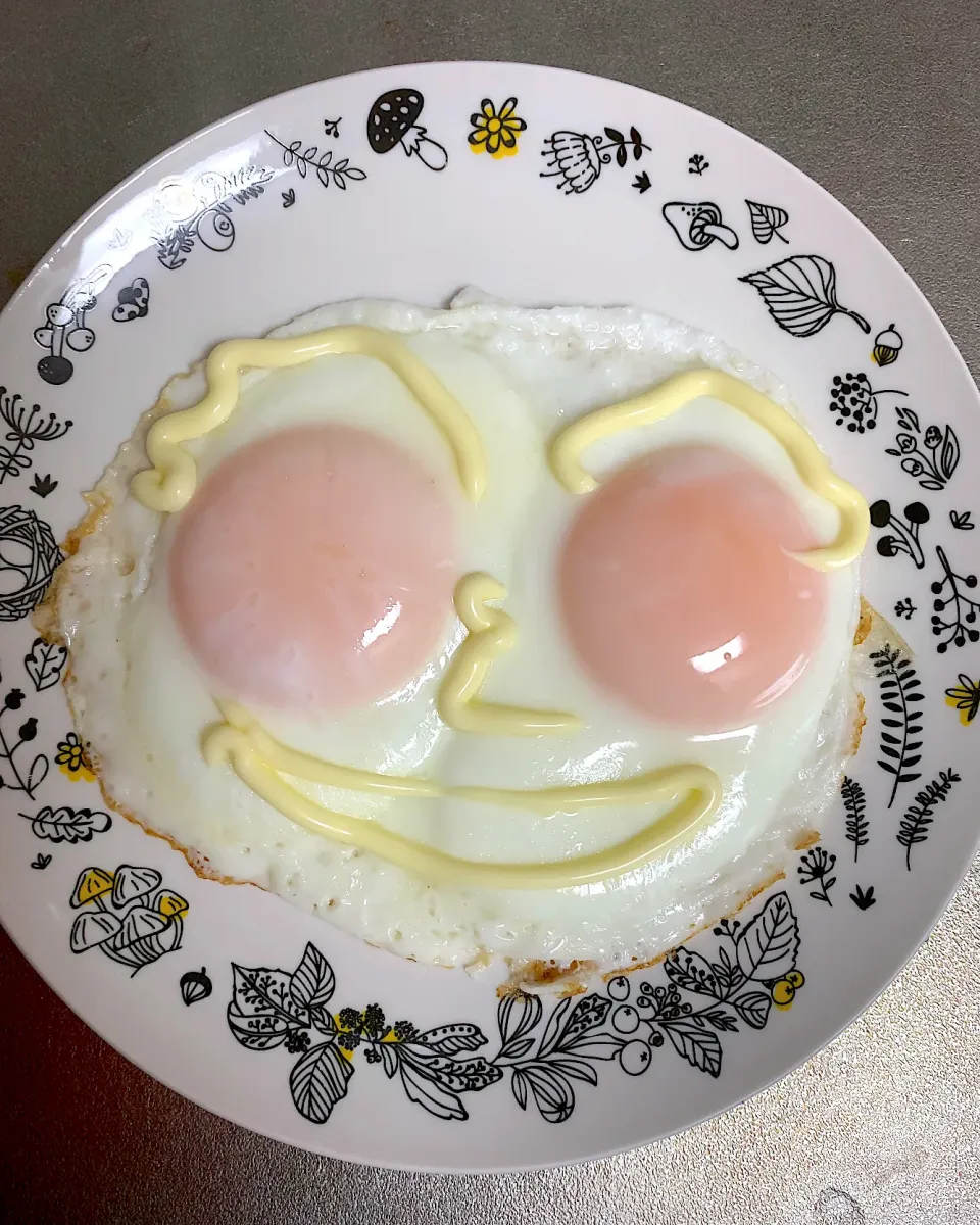 ゾンビな朝食♡目玉焼き🍳|ビーグルさん