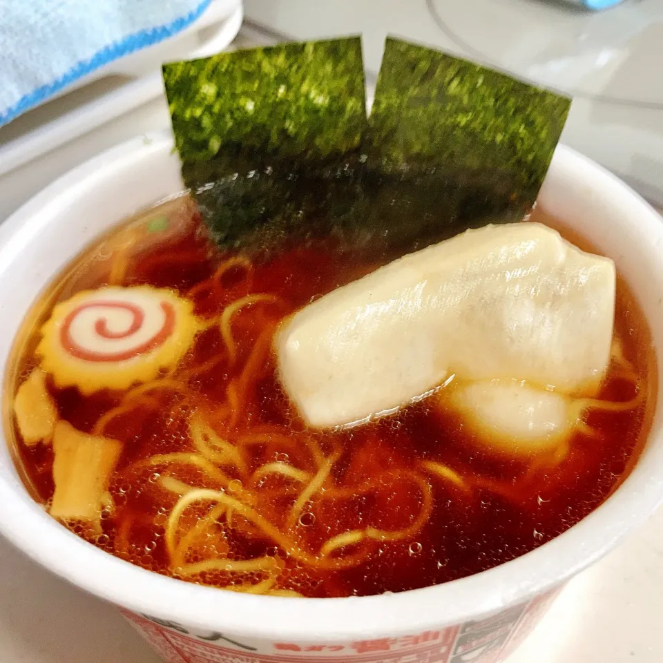 カップ麺にお餅を入れた😁|ジイジさん