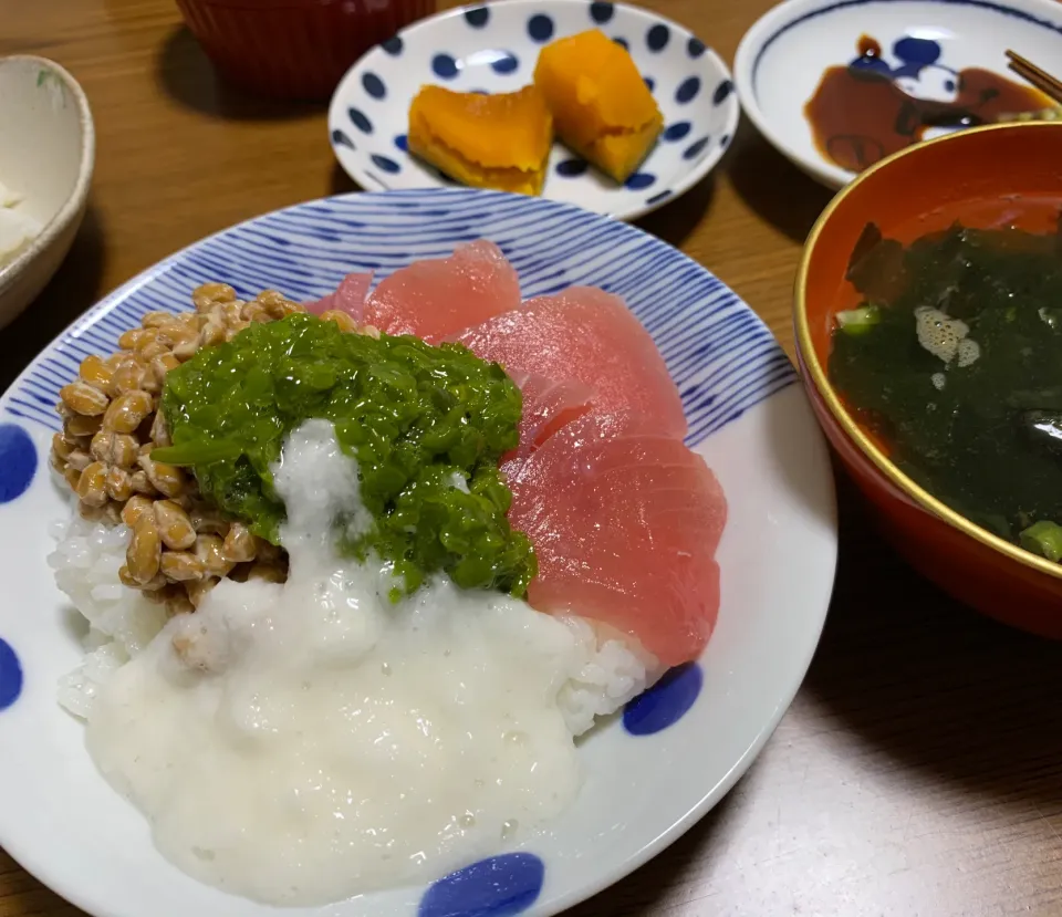 4月15日夜はまぐトロ納豆めかぶ丼|とももさん