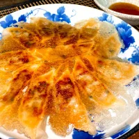 Snapdishの料理写真:市販の餃子を羽付きに|長谷川盛夏さん