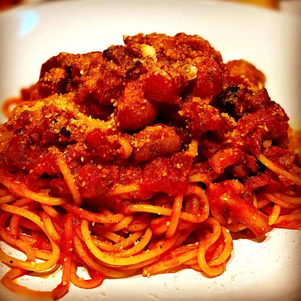 Spaghetti in a Rich Tomato Basil Chorizo, Mushroom, diced spicy pork sausage Sauce #chefemanuel #pasta #spaghetti #ilovecooking  #fresh|Emanuel Hayashiさん