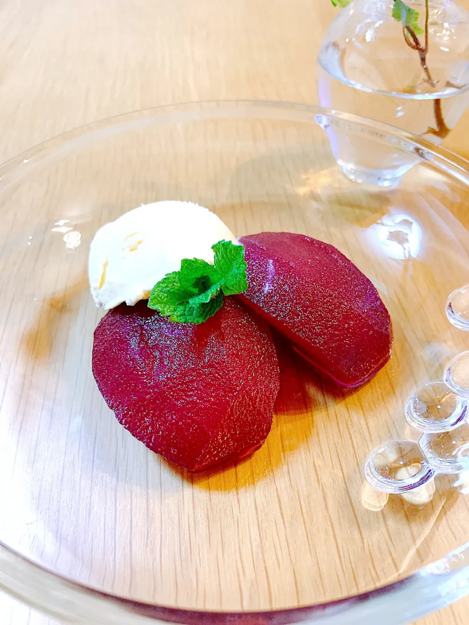 Snapdishの料理写真:りんご🍎のコンポートーアイスクリーム添え|Mikaさん