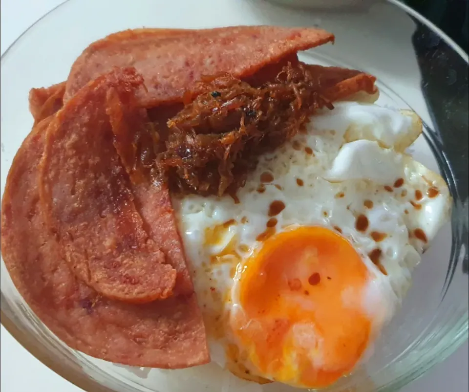 Simple dinner 15.4.2021
Rice Luncheon Meat Fried Egg 
XO Scallop Spicy Sauce ♡♡♡|🌷lynnlicious🌷さん