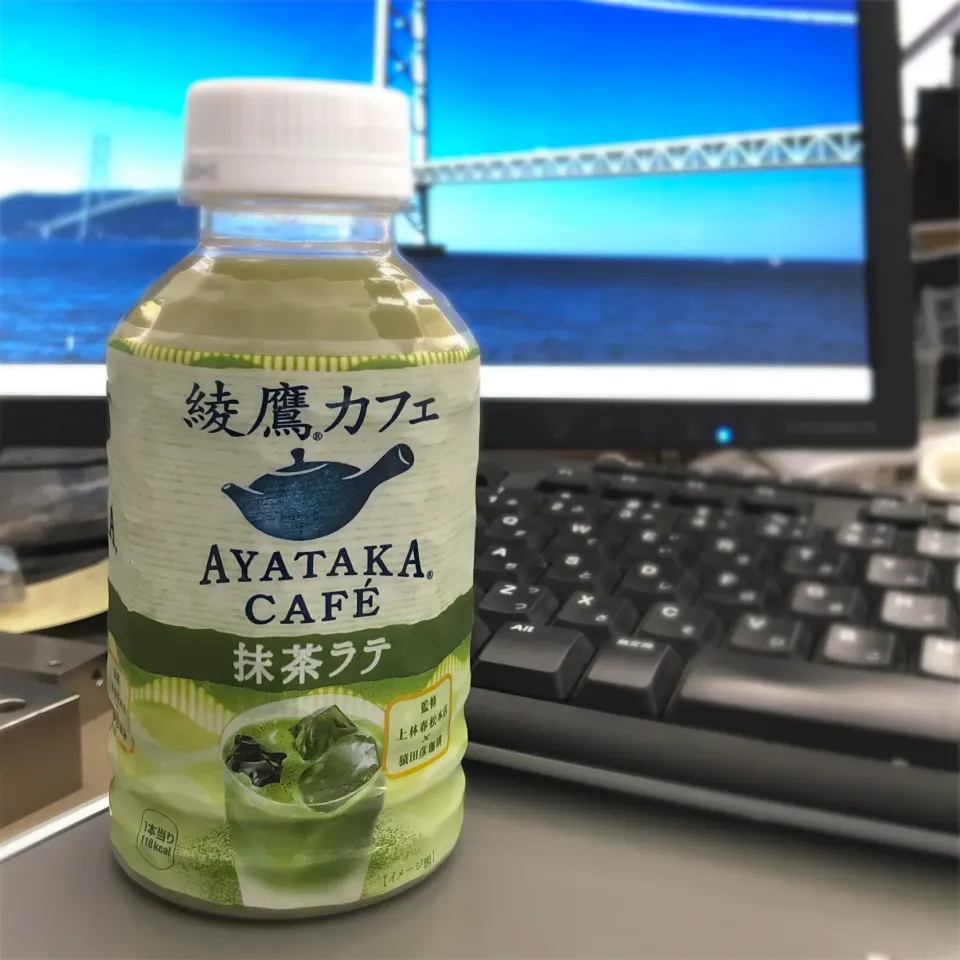 抹茶ラテ。なかなか売っていないと探していたら、会社の自販機で買えました。|Hiro Yanさん