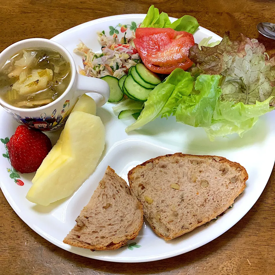 パンとサラダ🥗とスープ|みんみんさん