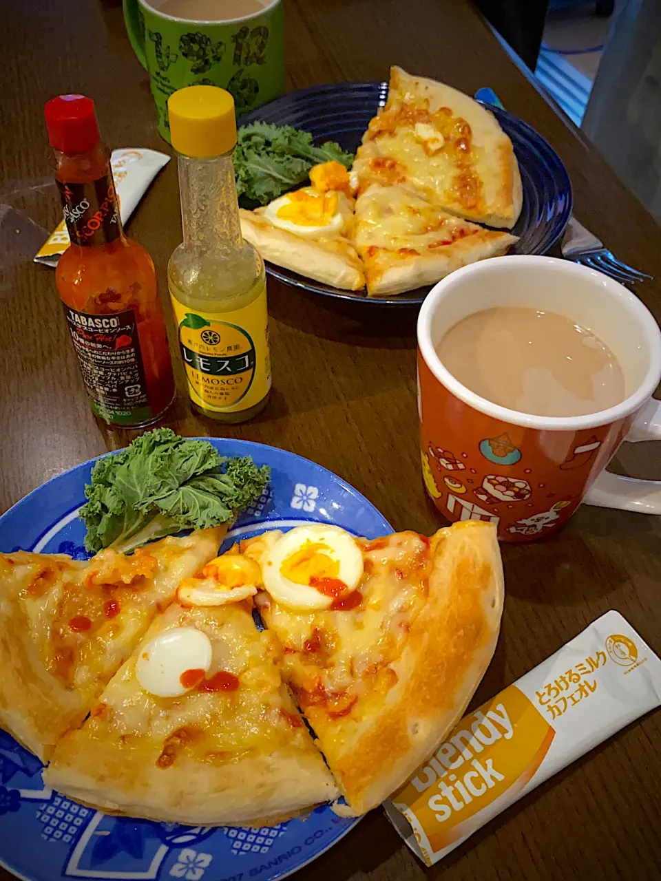 卵のせピザ🍕🥚　とろけるミルクカフェオレ☕️  スコーピオンソース　レモスコ🌶🍋|ch＊K*∀o(^^*)♪さん