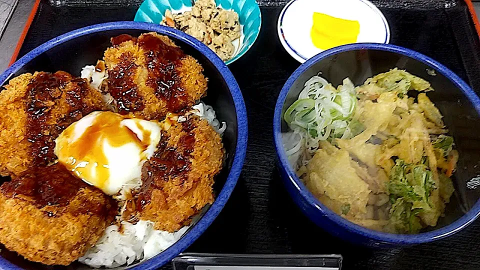 Snapdishの料理写真:ソースがつ丼・半そばセット|nyama1さん